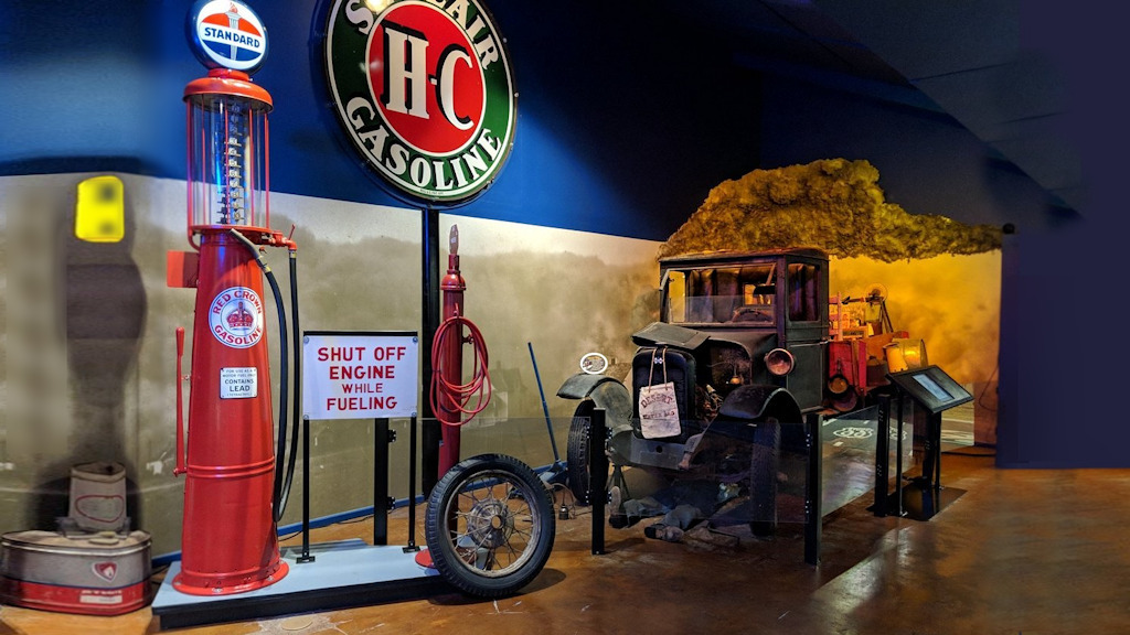 Click to Enlarge-Esc to Close EventPhotos/Route66/Route 66-3682g Clinton museum.jpg